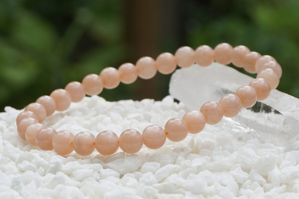 peach-moonstone-bracelet01