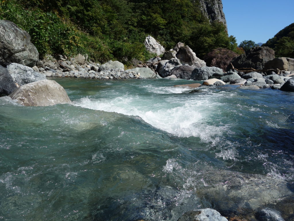 「糸魚川翡翠」のふるさと・小滝川ヒスイ峡
