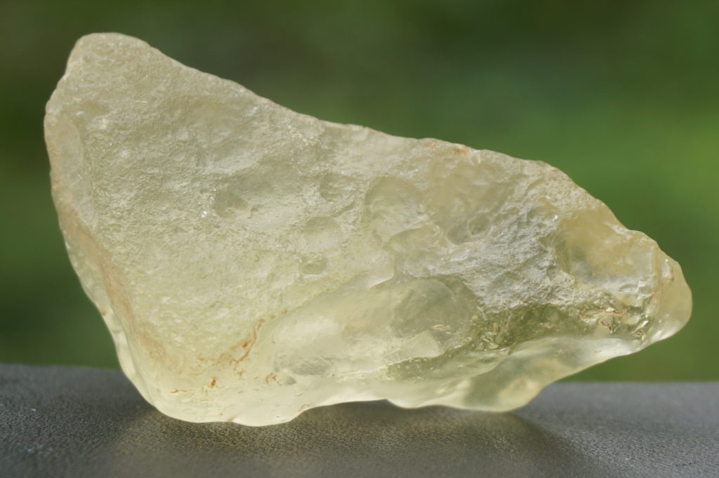 リビアングラス原石 インパクトガラス テクタイト 01-24