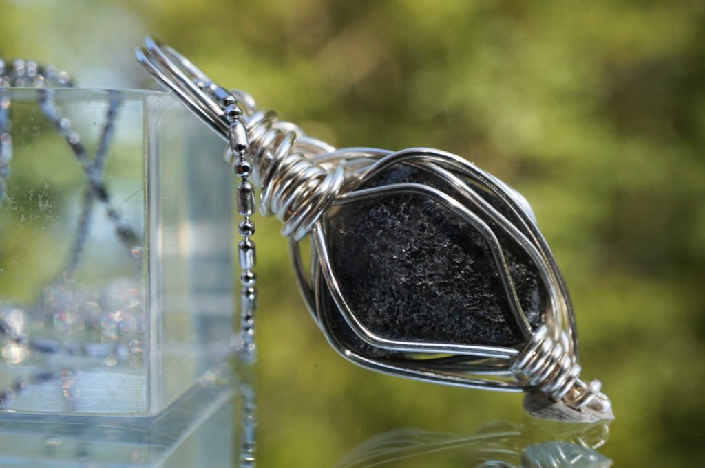 italy-black-quartz02