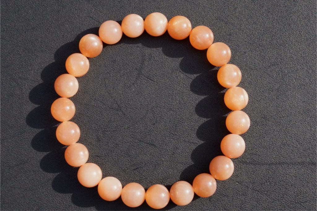 p-peach-moonstone-bracelet