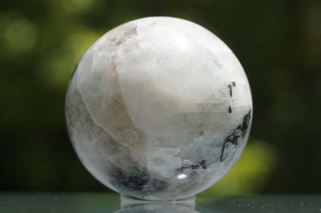 white-labradorite-sphere01