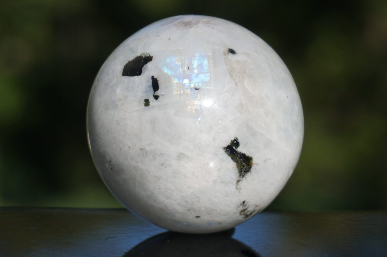 white-labradorite-sphere02