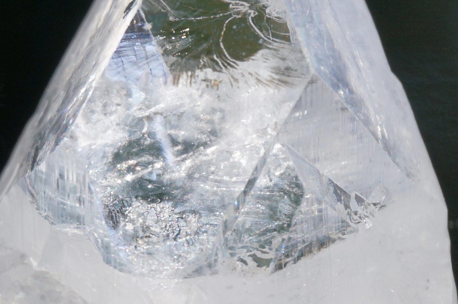 clear-apophyllite-top-point05