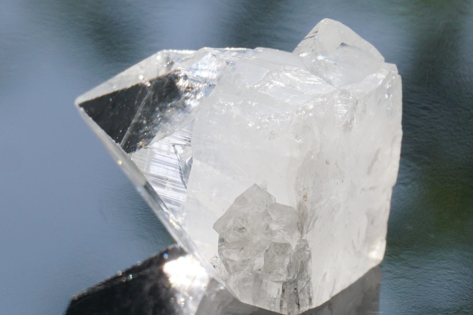 clear-apophyllite-top-point05