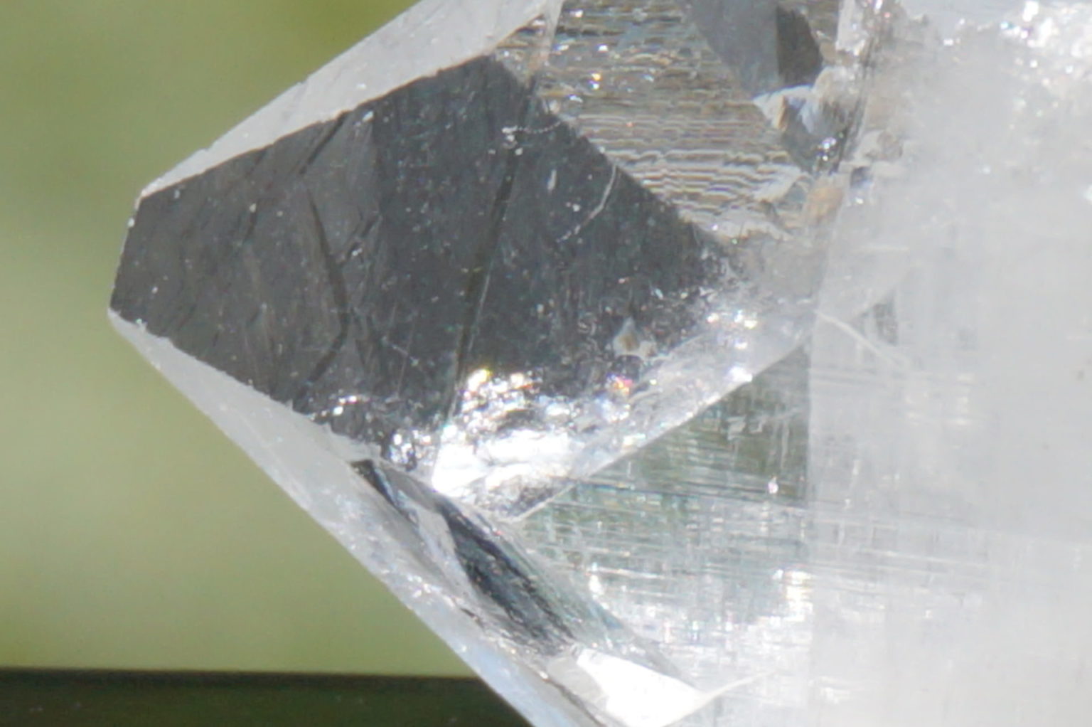 clear-apophyllite-top-point05