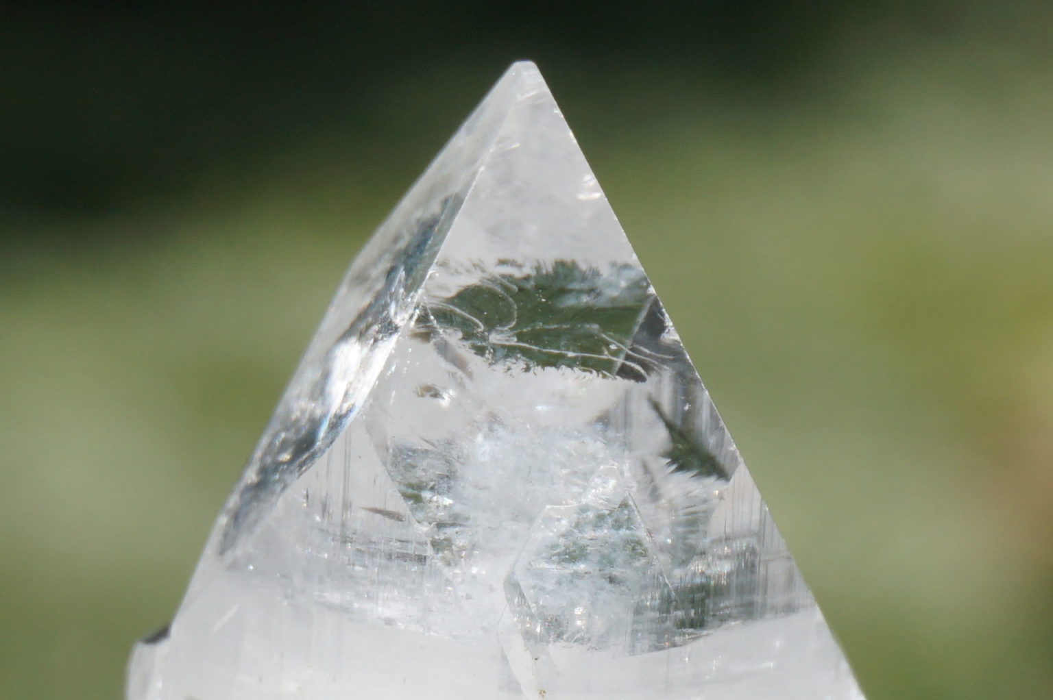 clear-apophyllite-top-point05