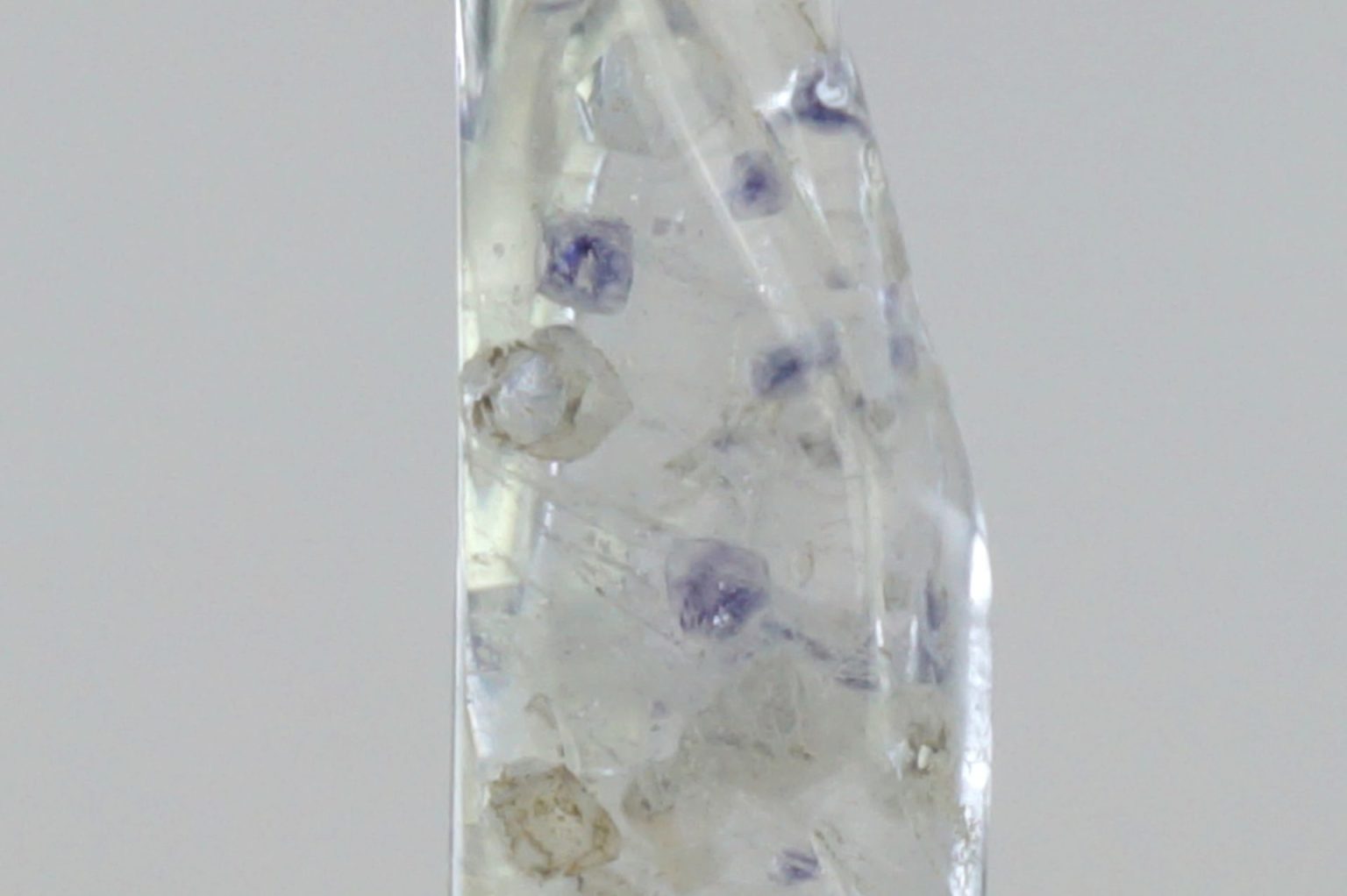 fluorite-in-quartz05