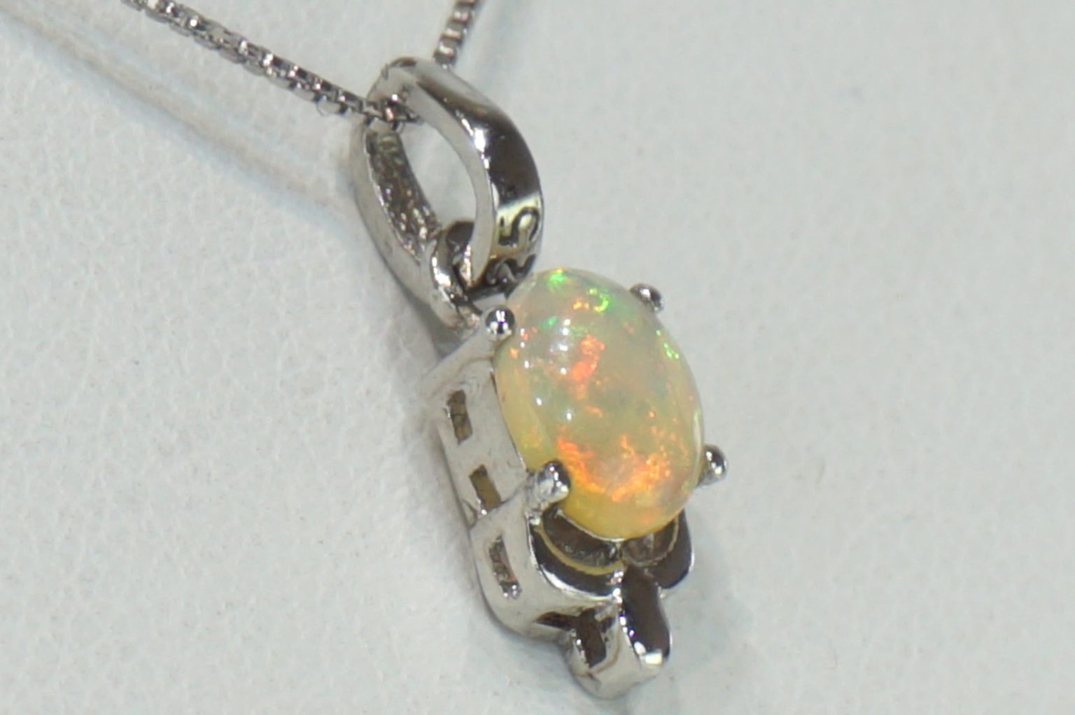 a-precious-opal-pendant01
