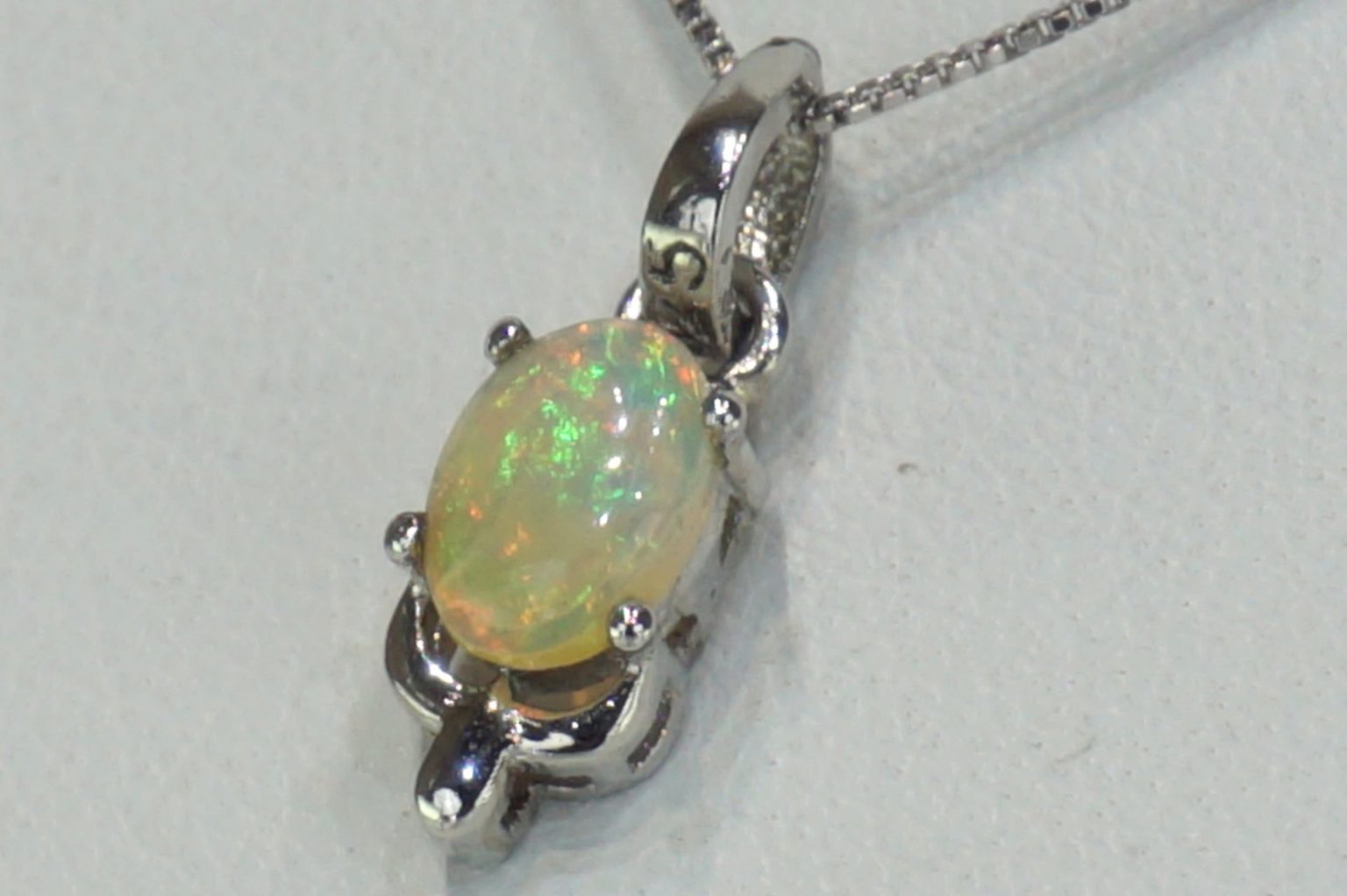 a-precious-opal-pendant01