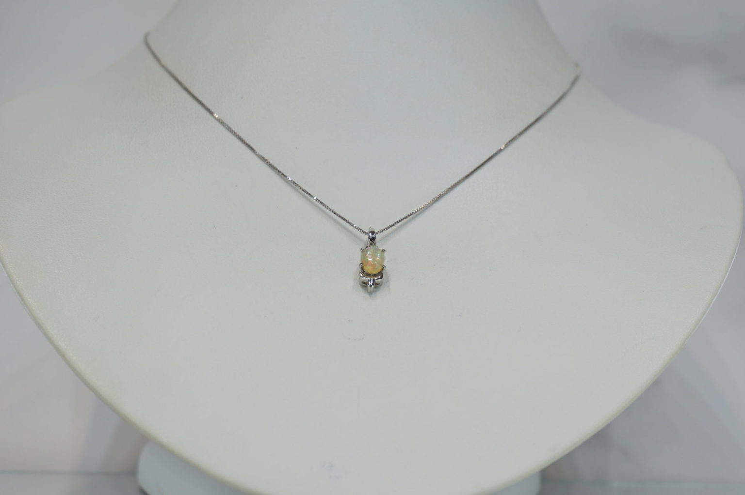 a-precious-opal-pendant01