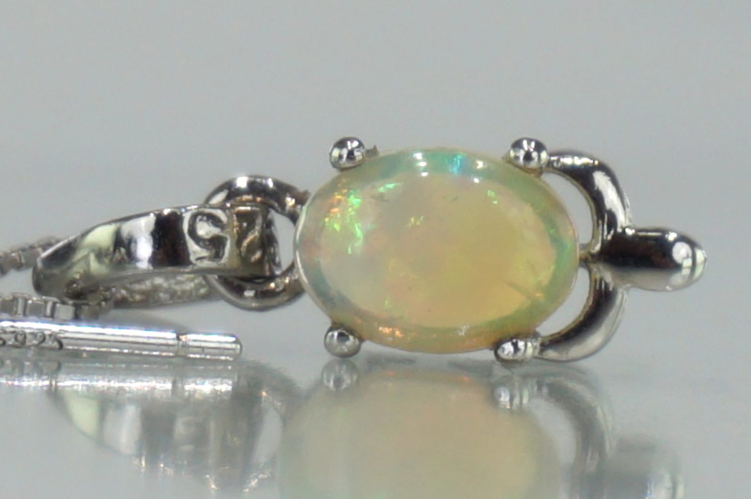 a-precious-opal-pendant01