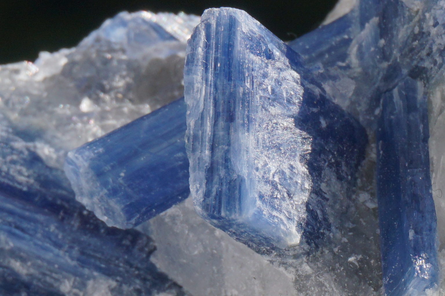 brazil-kyanite-natural01