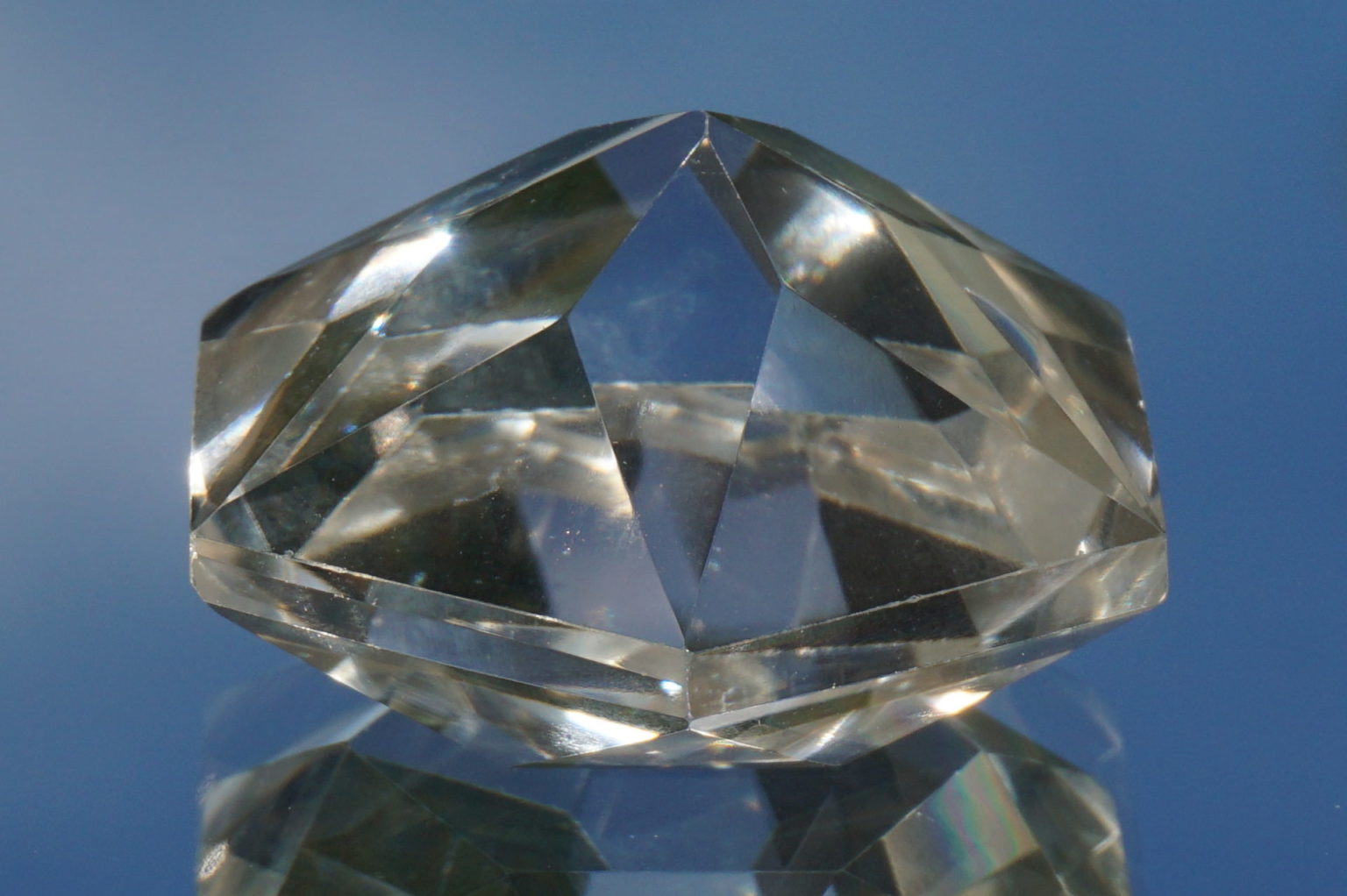 hexagram-goias-lemurain01