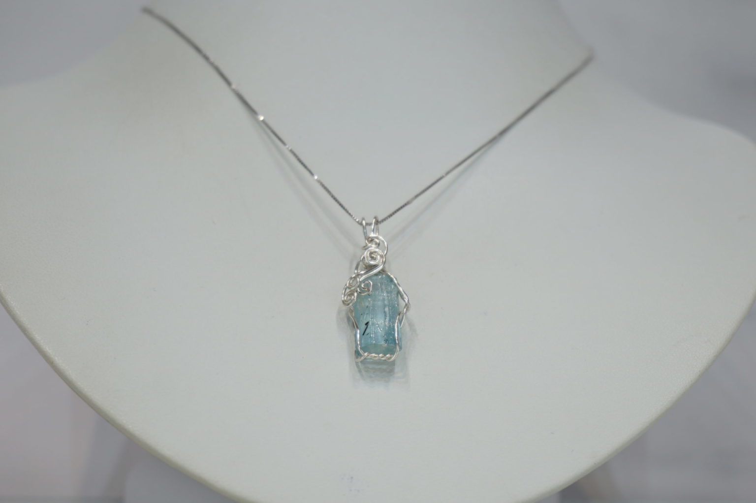 aquamarine-wire jem03