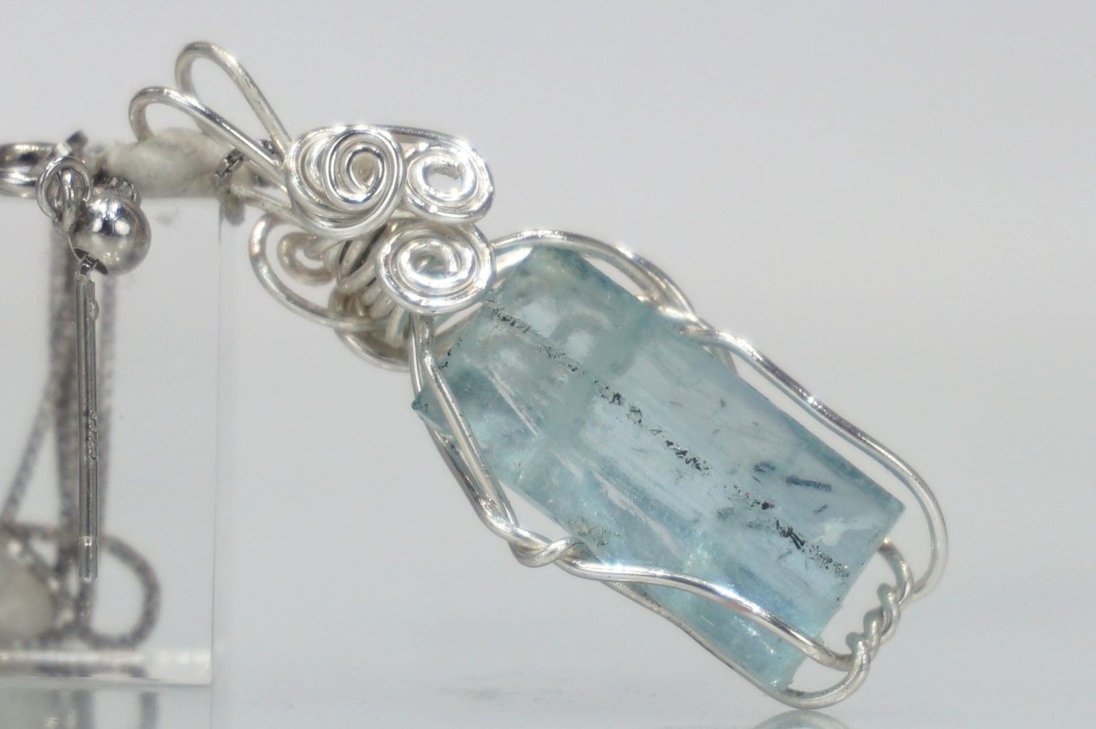 aquamarine-wire jem03