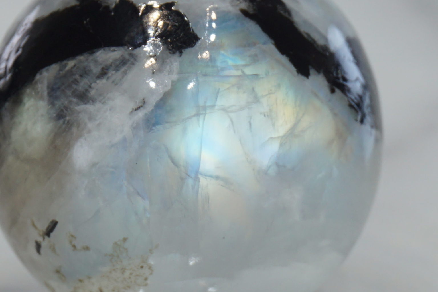 white-labradorite-sphere04