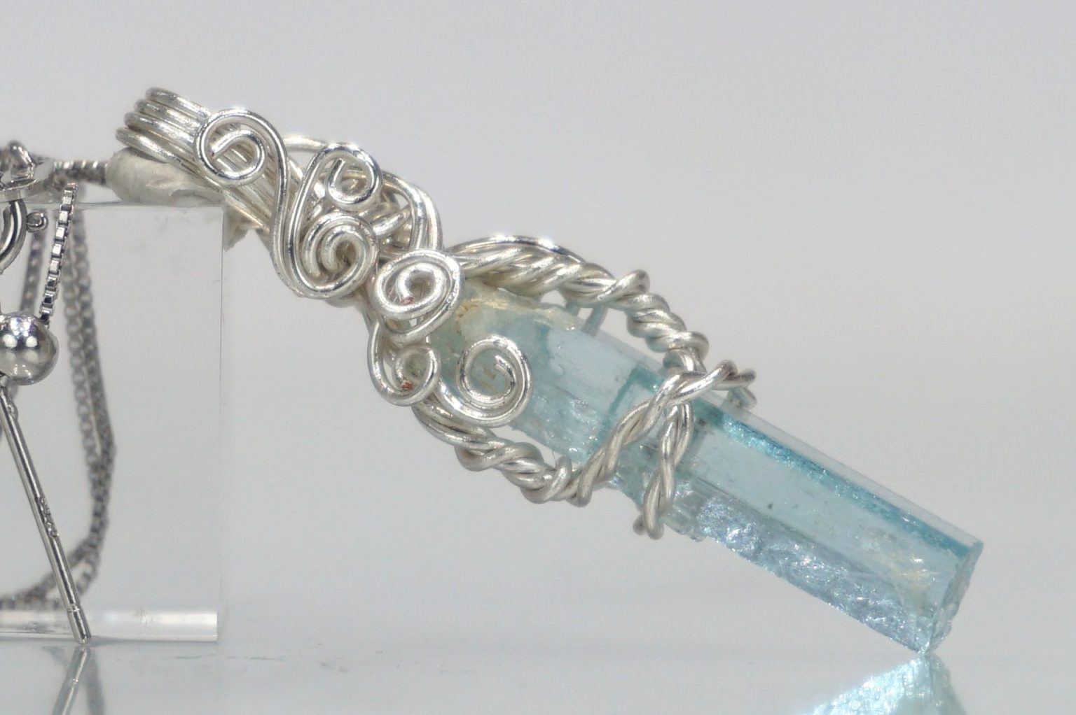 aquamarine-wire jem04