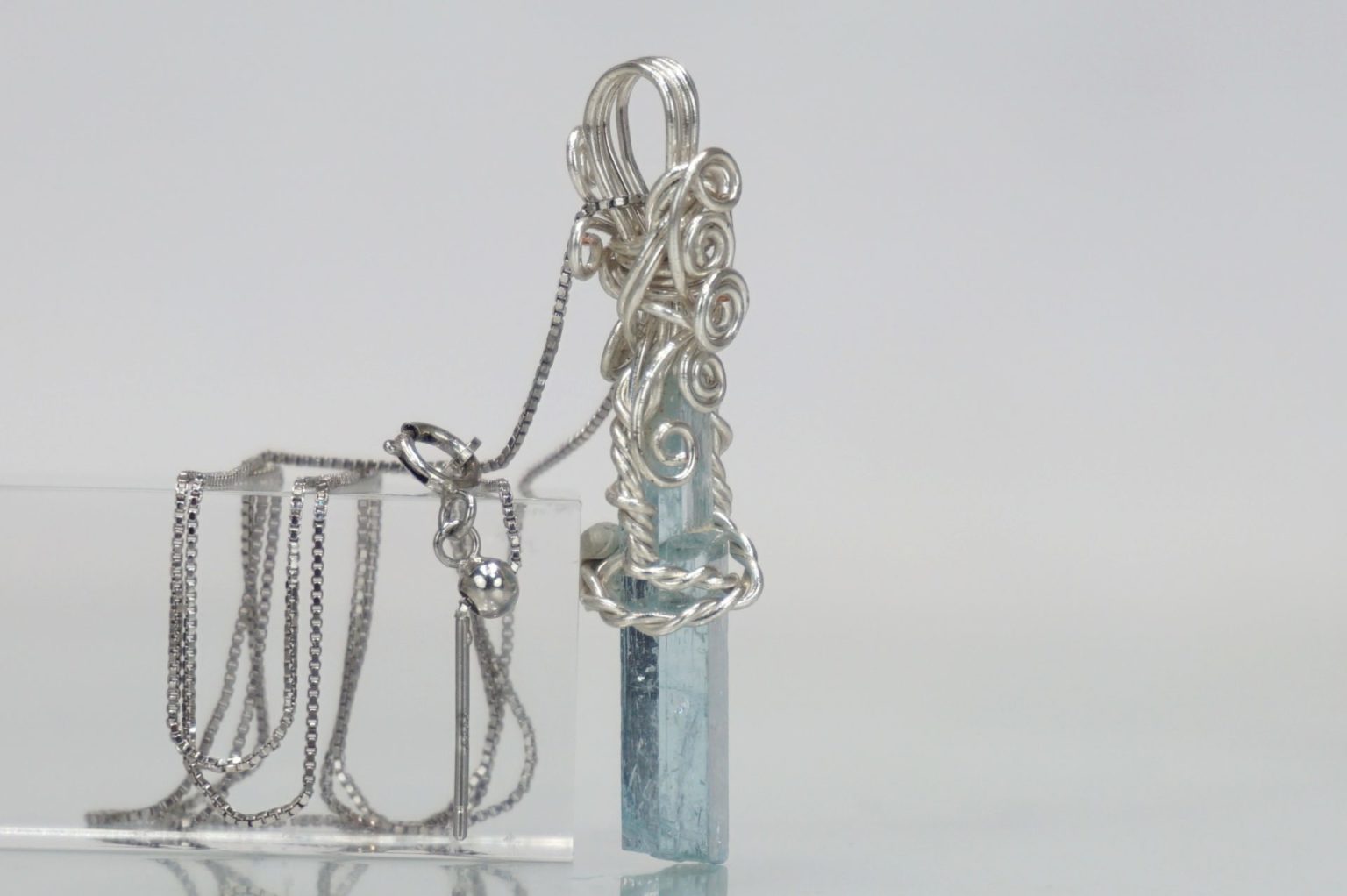 aquamarine-wire jem04