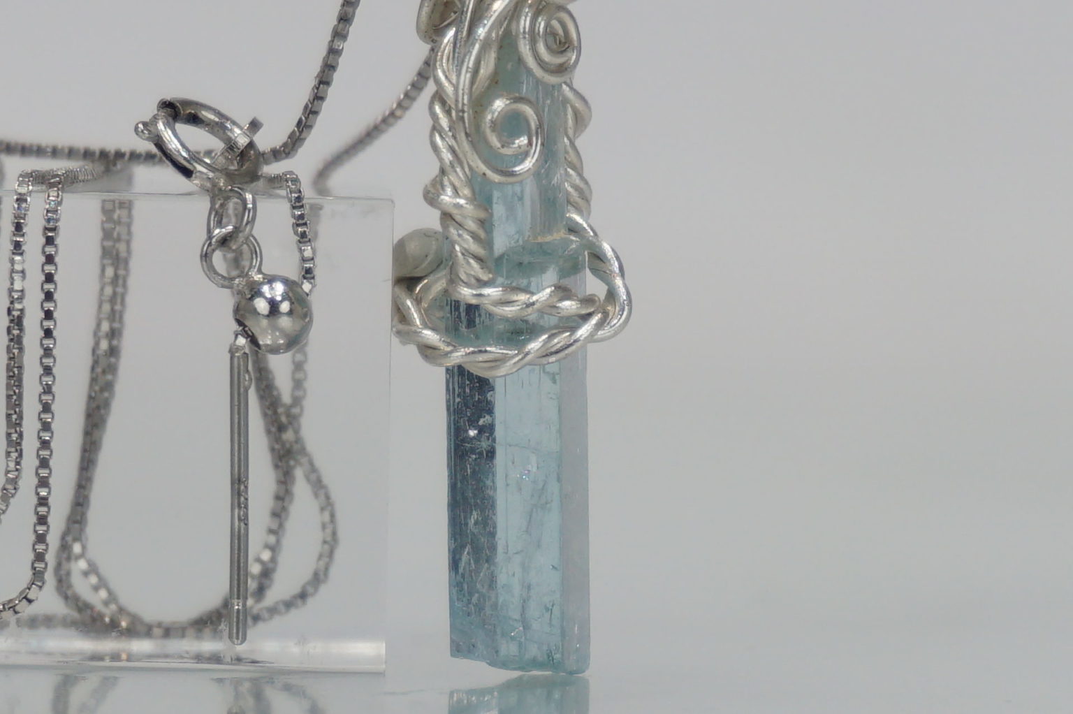 aquamarine-wire jem04