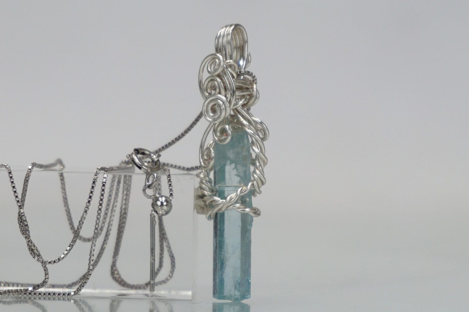 aquamarine-wire jem04