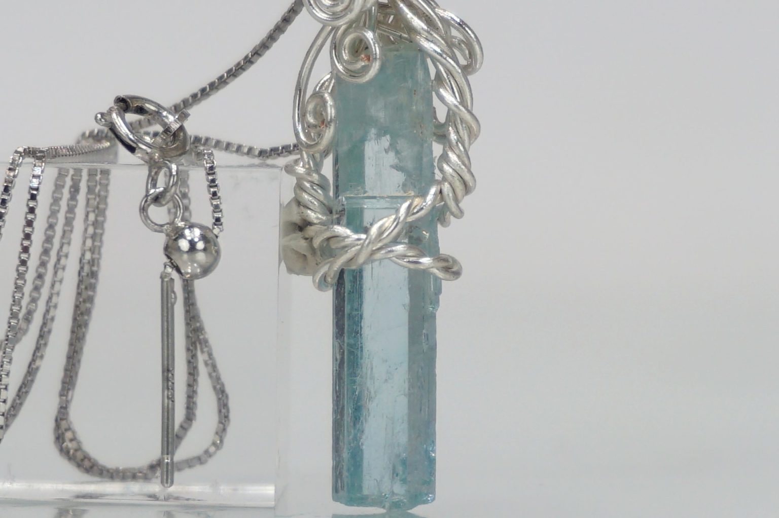 aquamarine-wire jem04