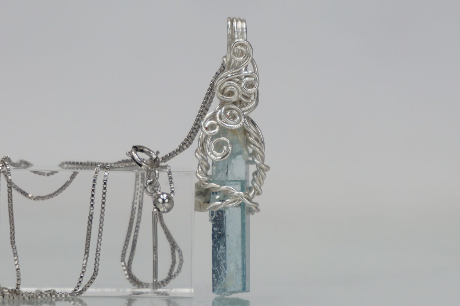 aquamarine-wire jem04