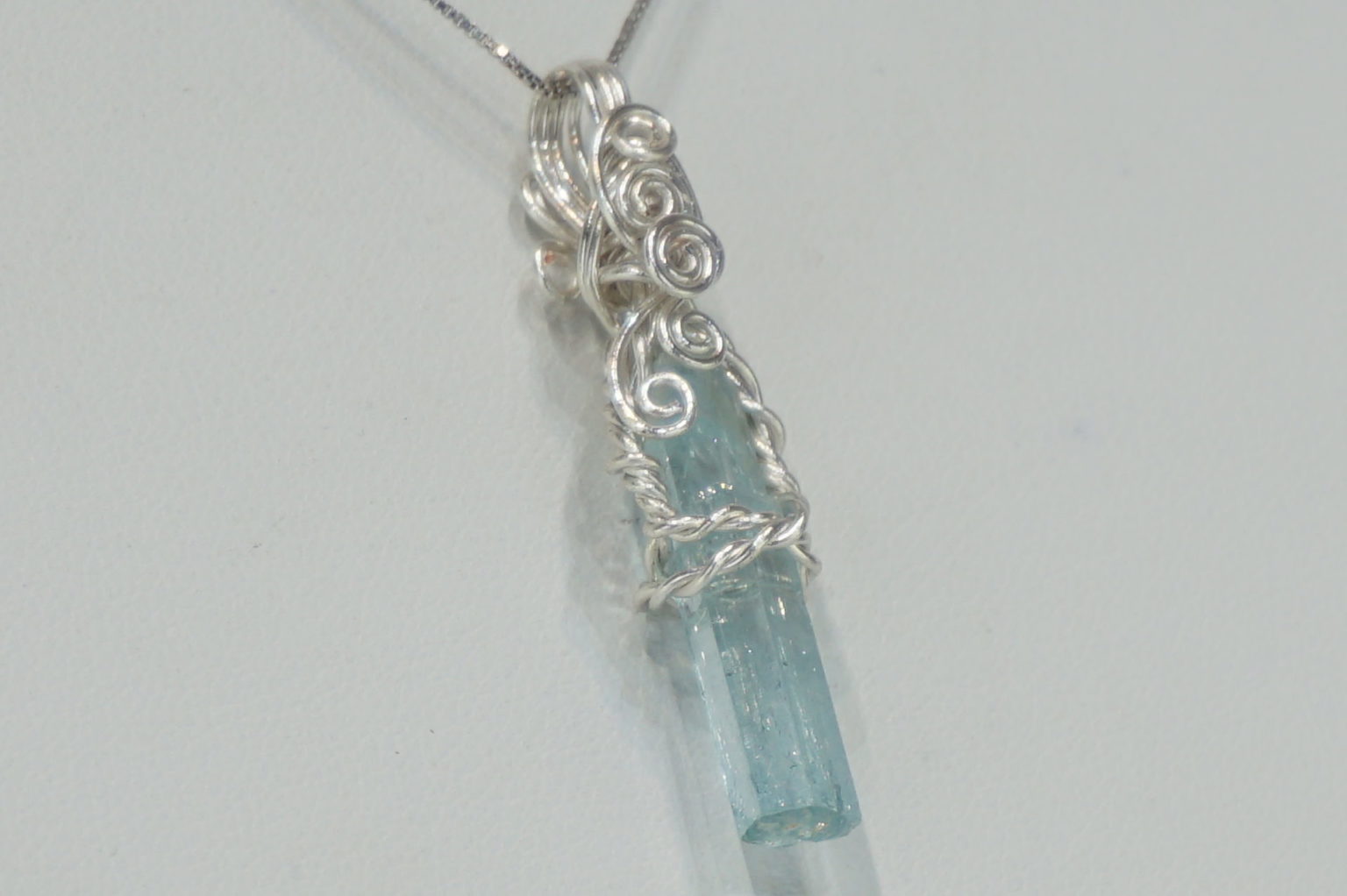 aquamarine-wire jem04