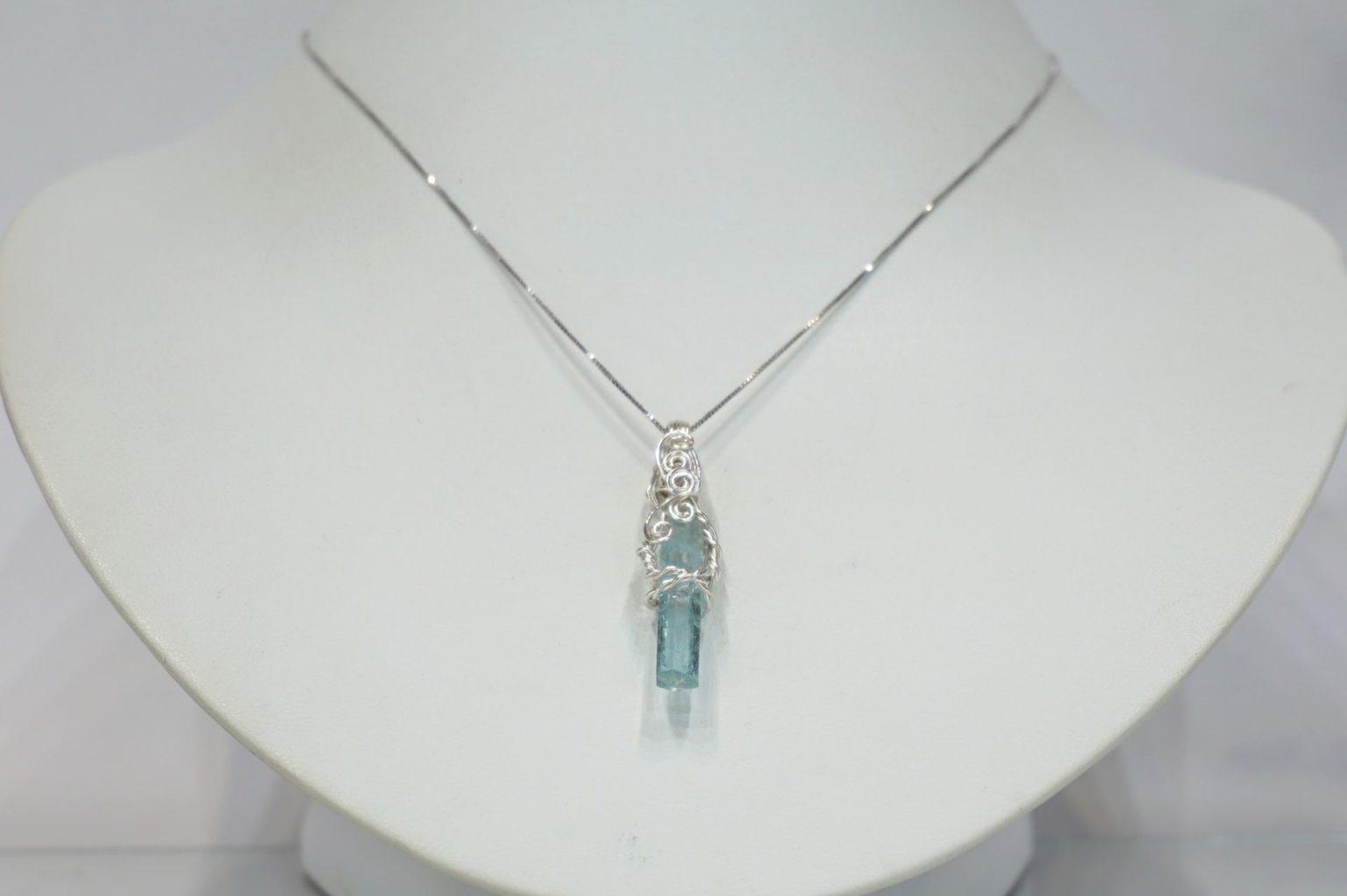 aquamarine-wire jem04