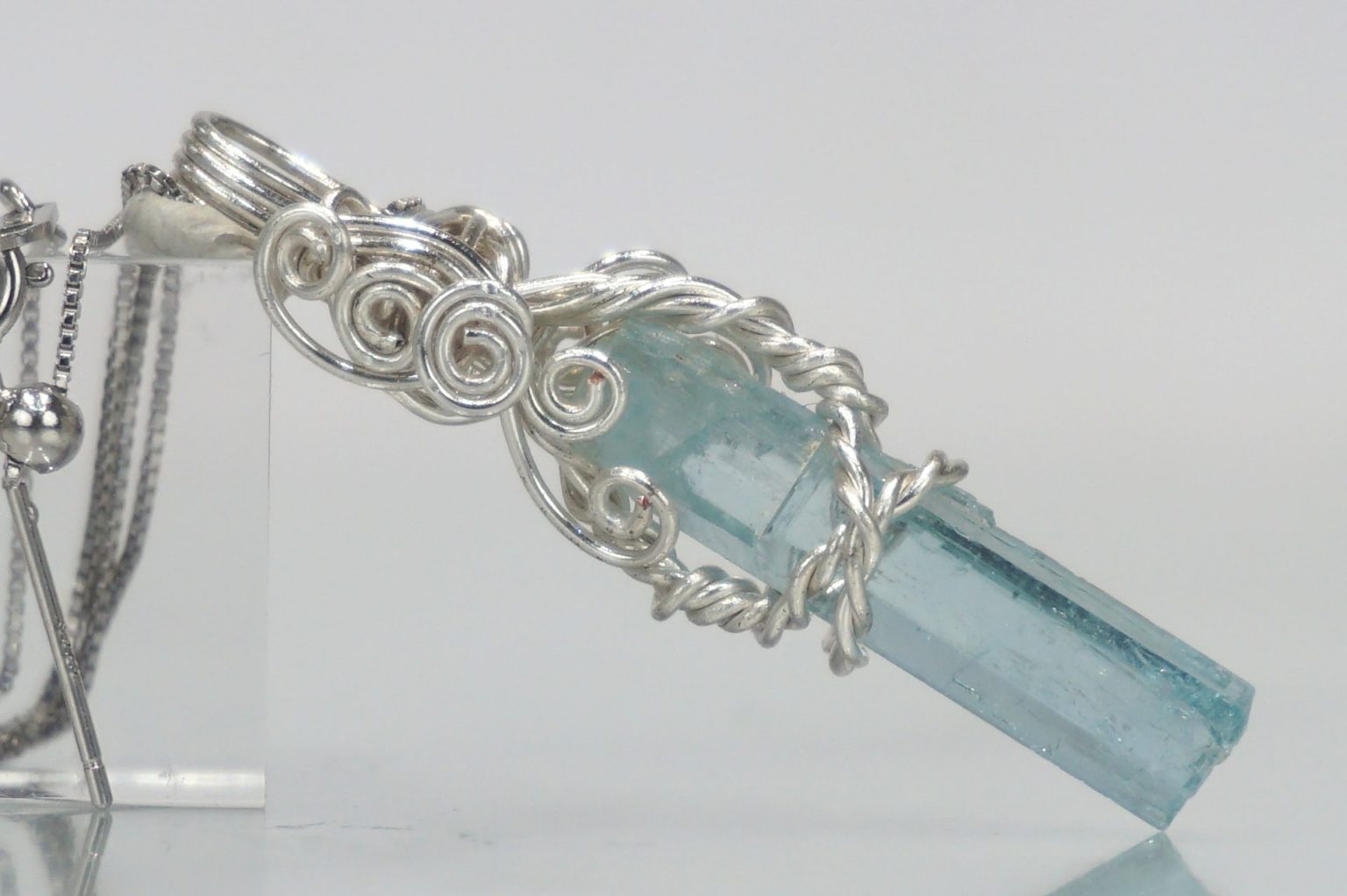 aquamarine-wire jem04