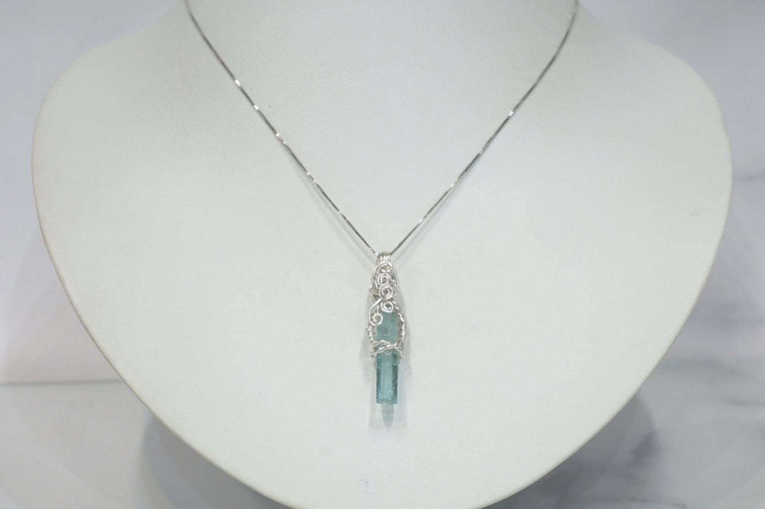 aquamarine-wire jem04