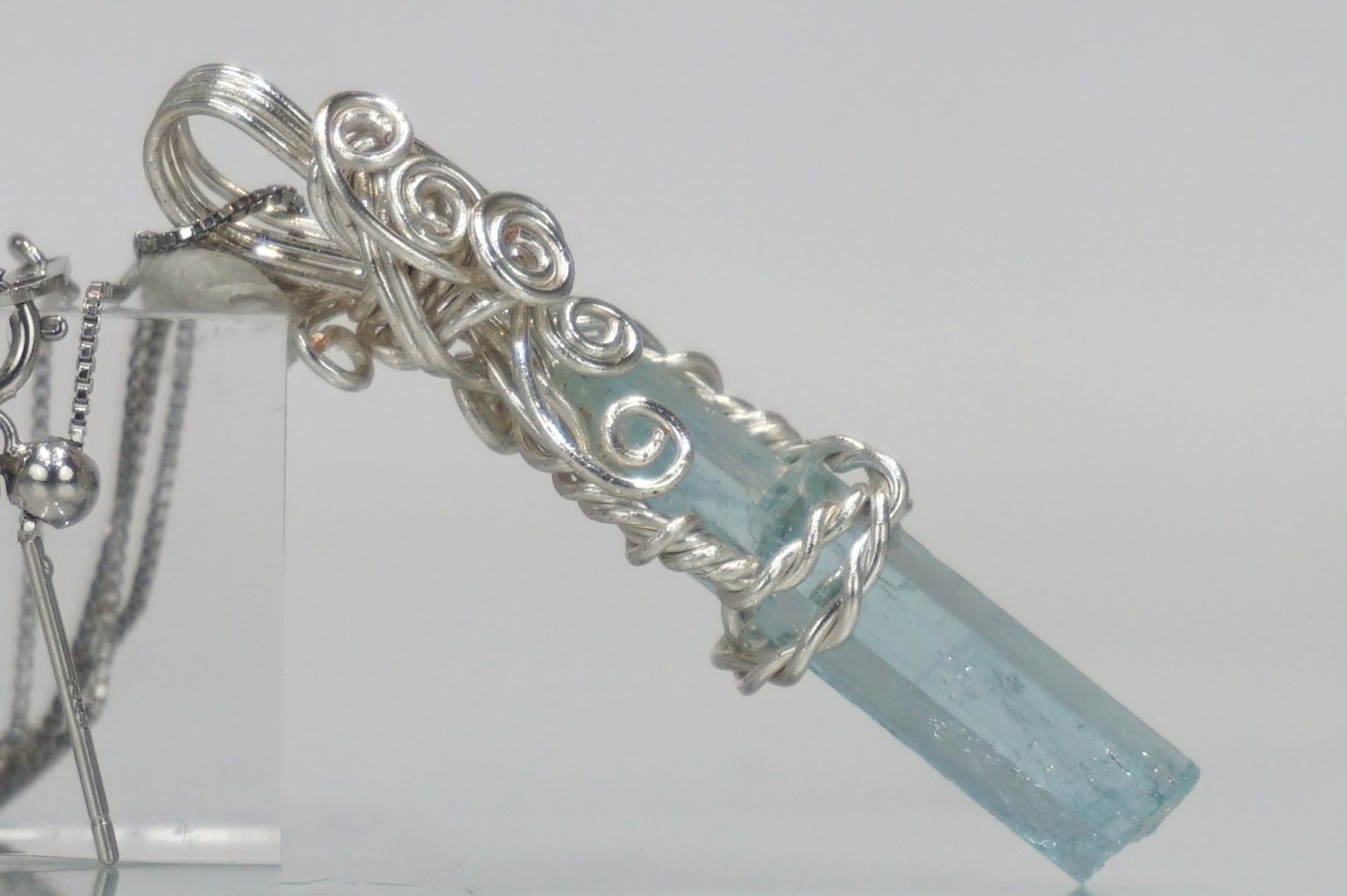 aquamarine-wire jem04