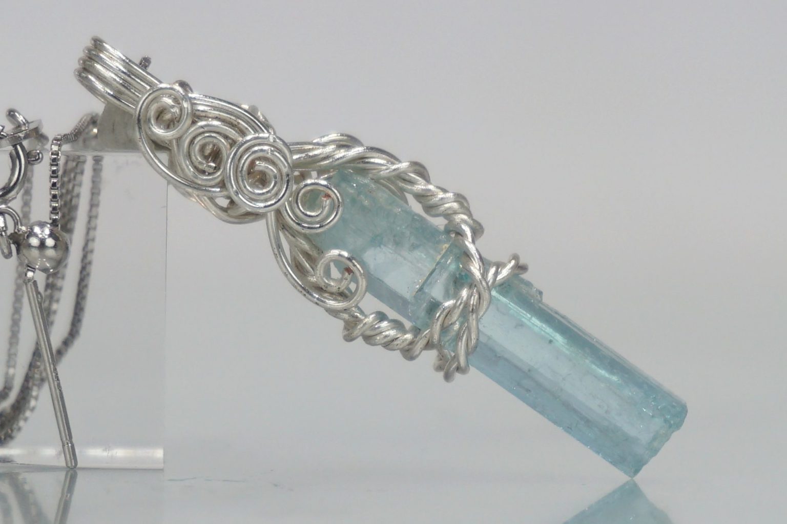 aquamarine-wire jem04