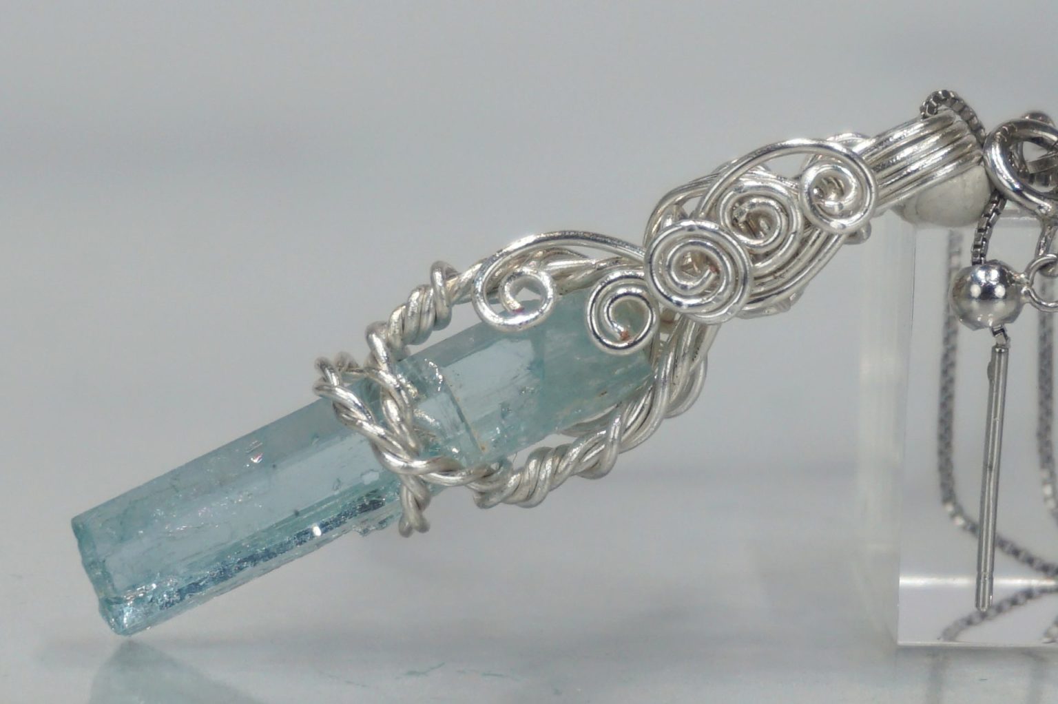 aquamarine-wire jem04