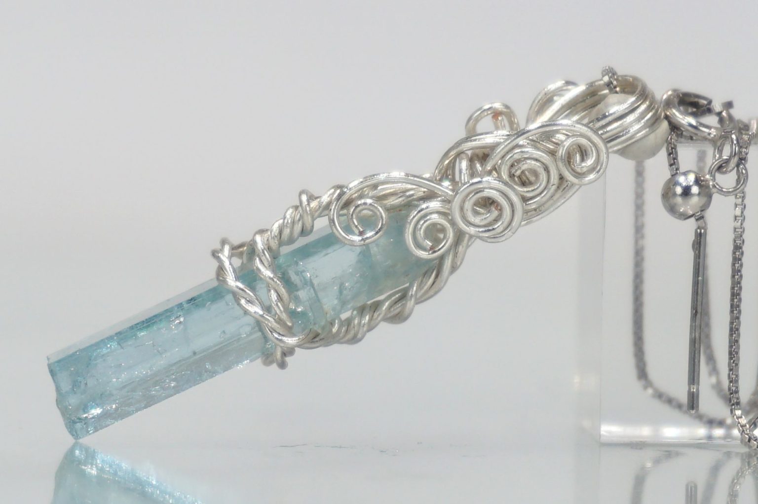 aquamarine-wire jem04