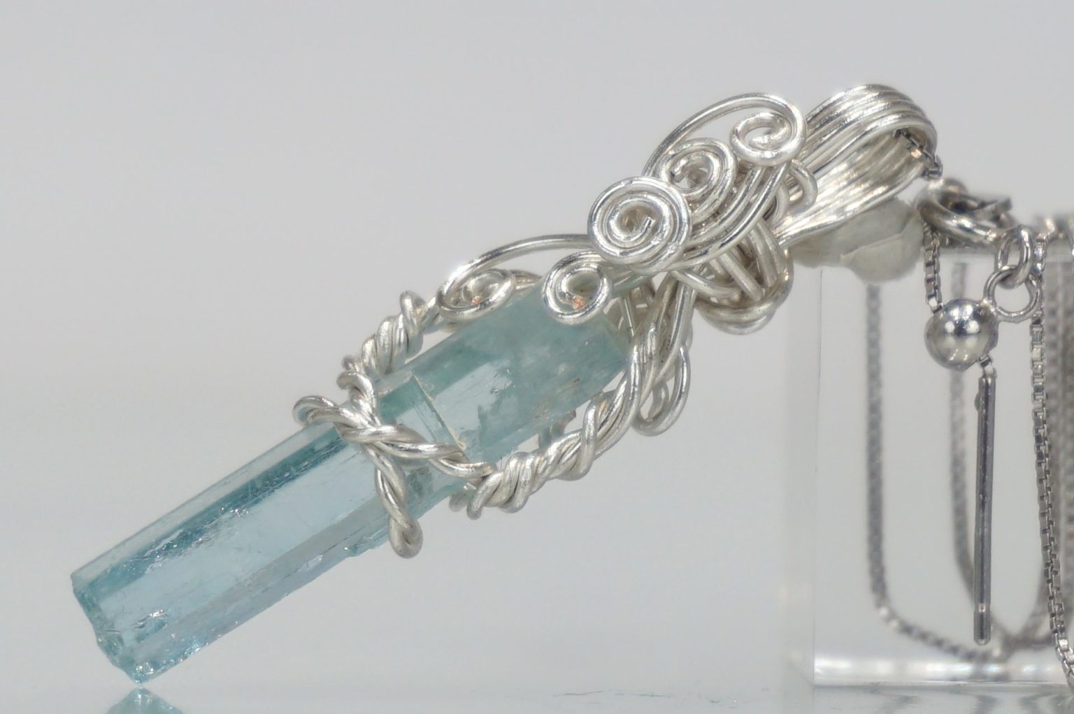 aquamarine-wire jem04