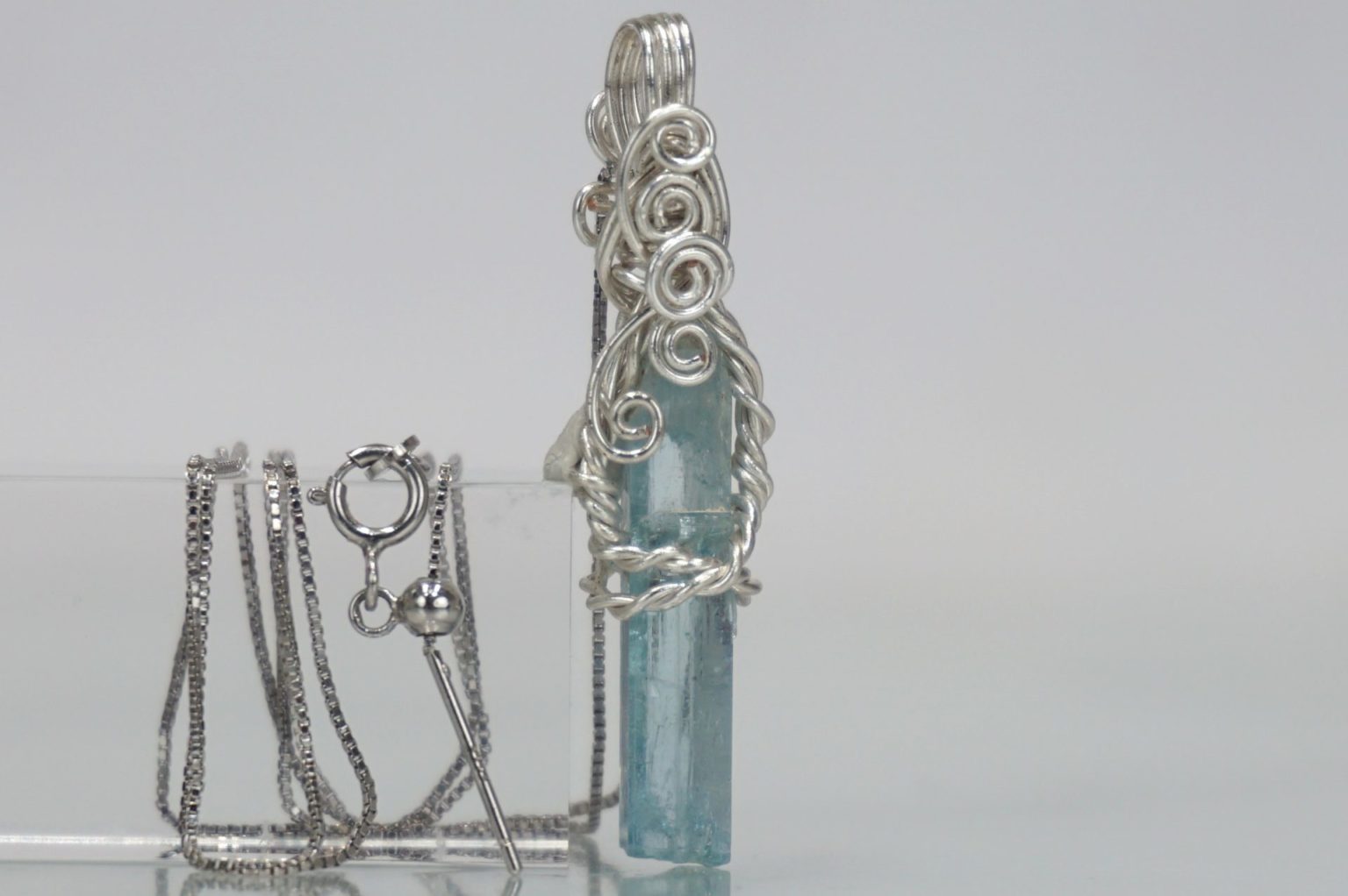 aquamarine-wire jem04