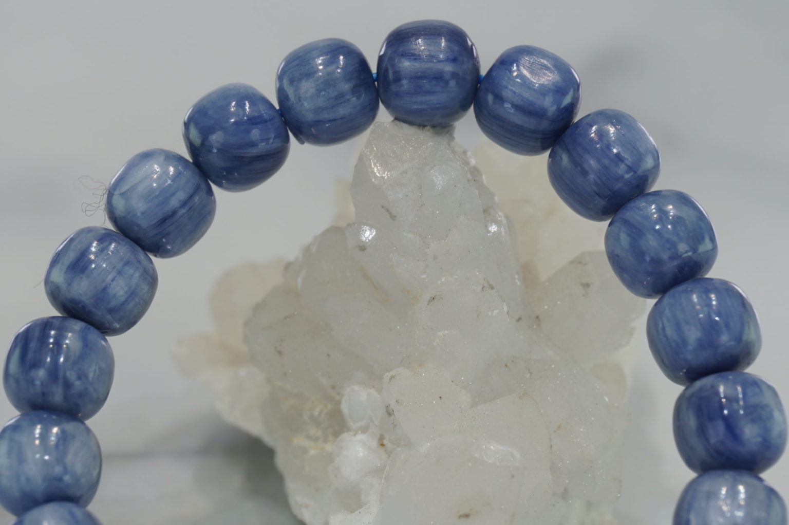 i-kyanite-bracelet02