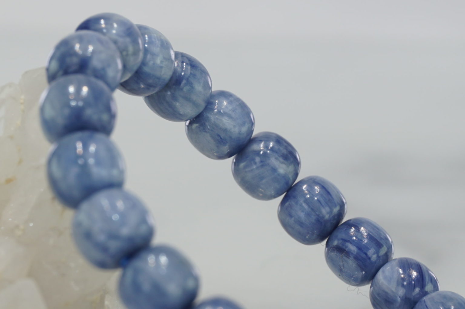 i-kyanite-bracelet02