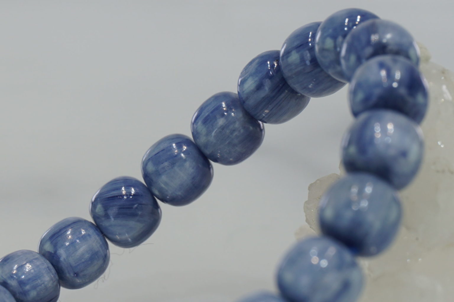 i-kyanite-bracelet02