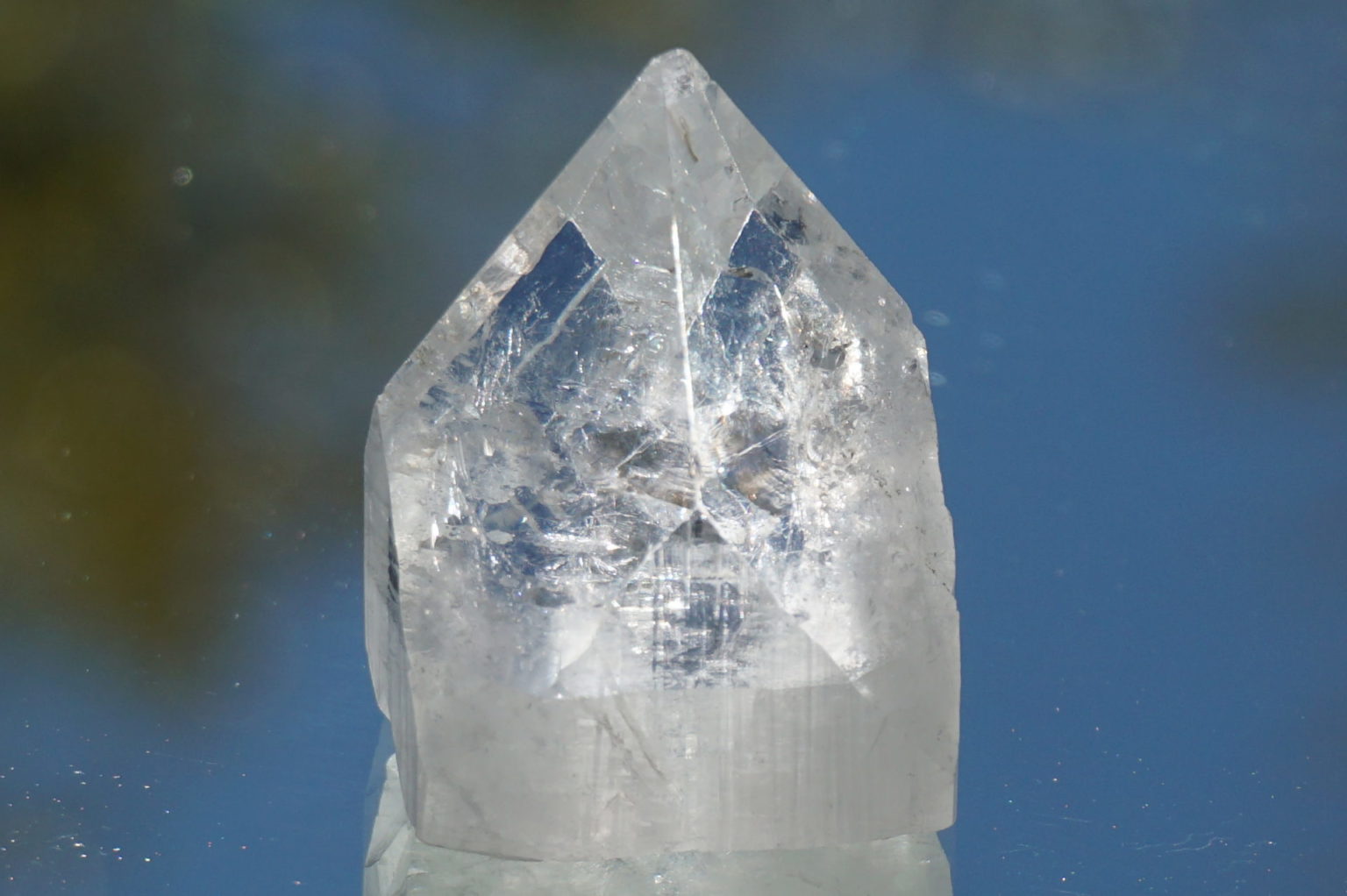 clear-apophyllite-top-point08