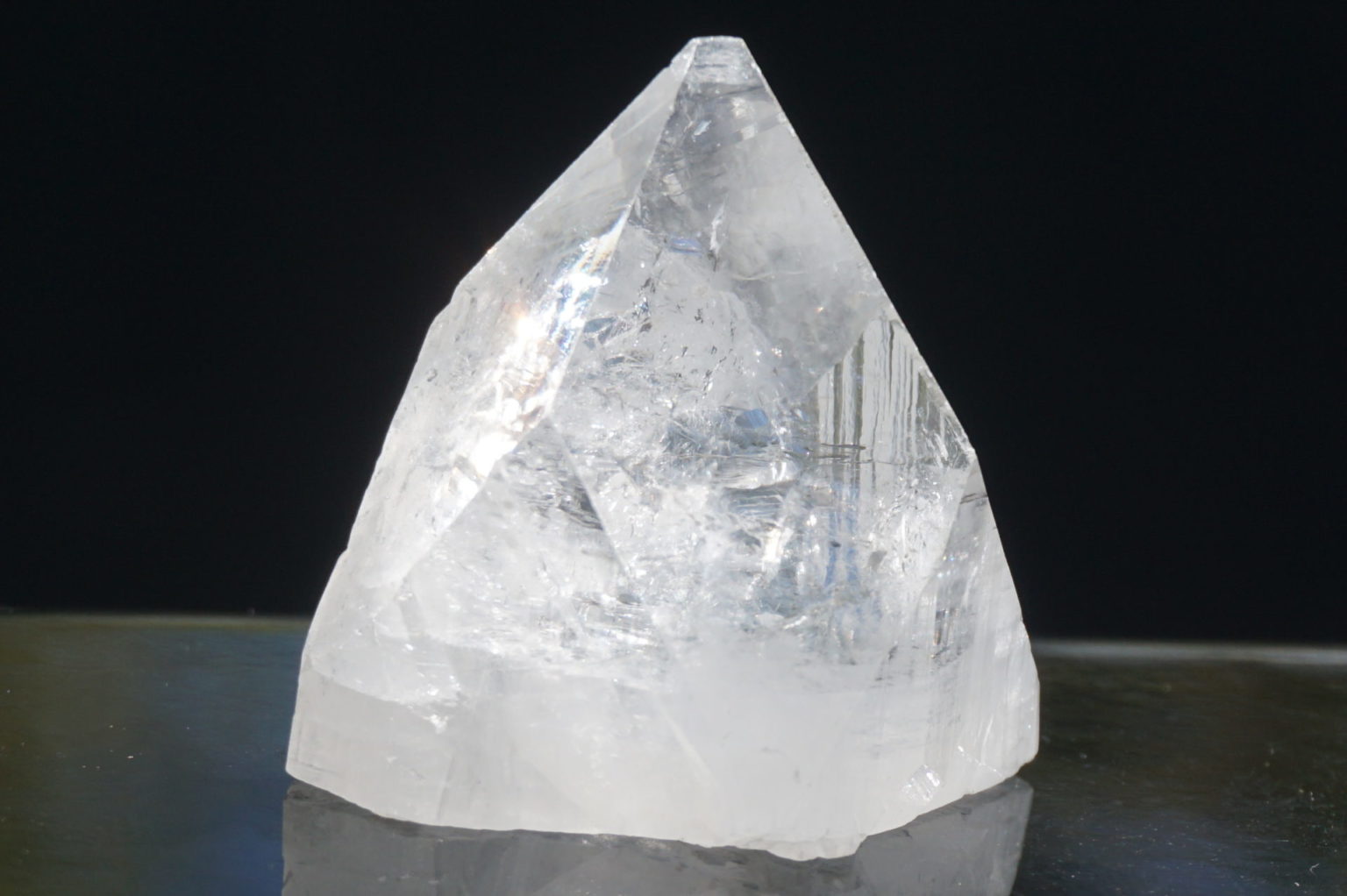 clear-apophyllite-top-point08