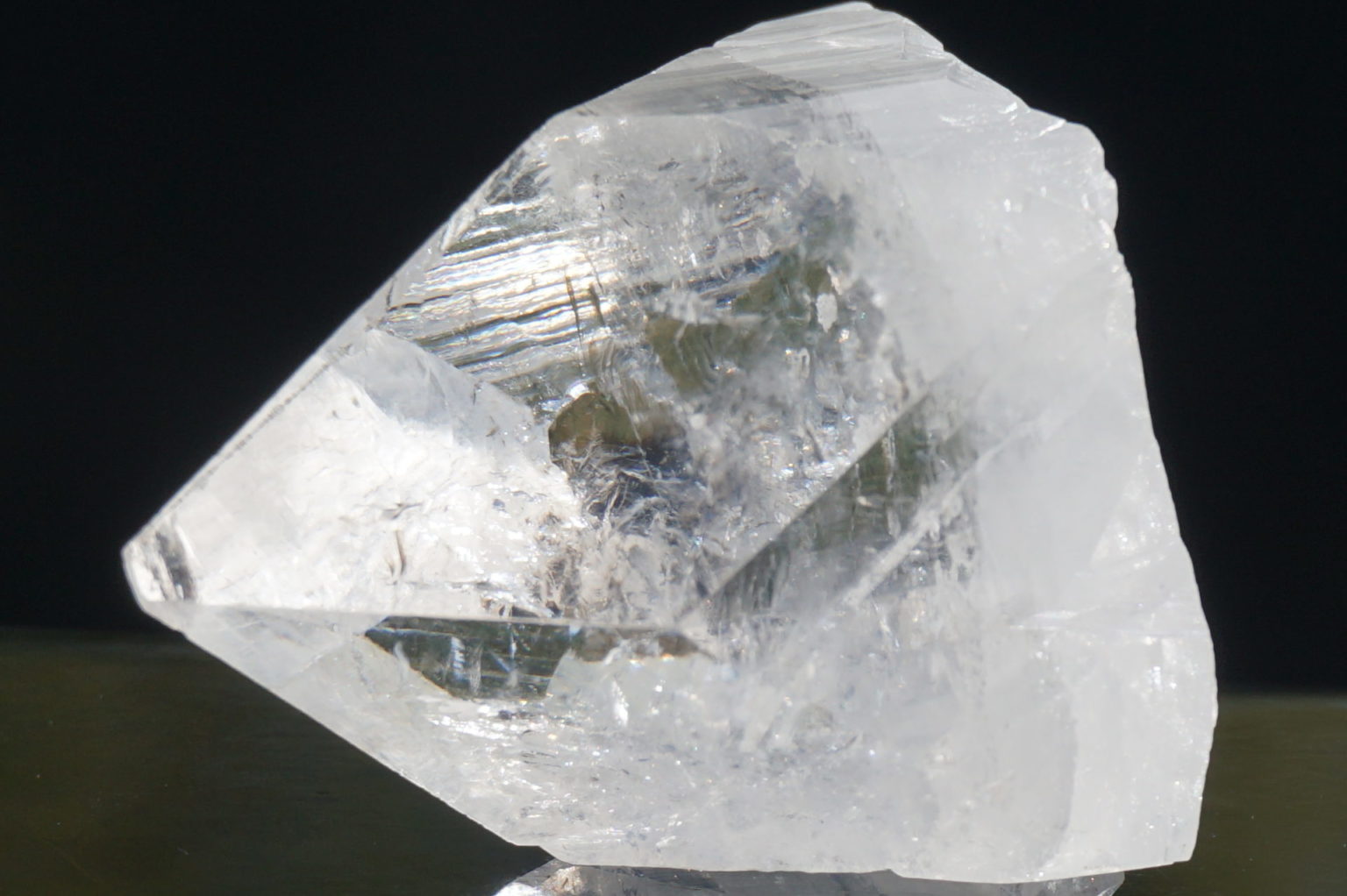 clear-apophyllite-top-point08