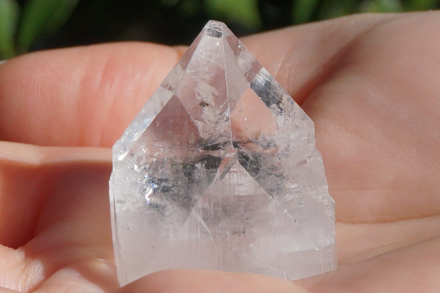 clear-apophyllite-top-point08