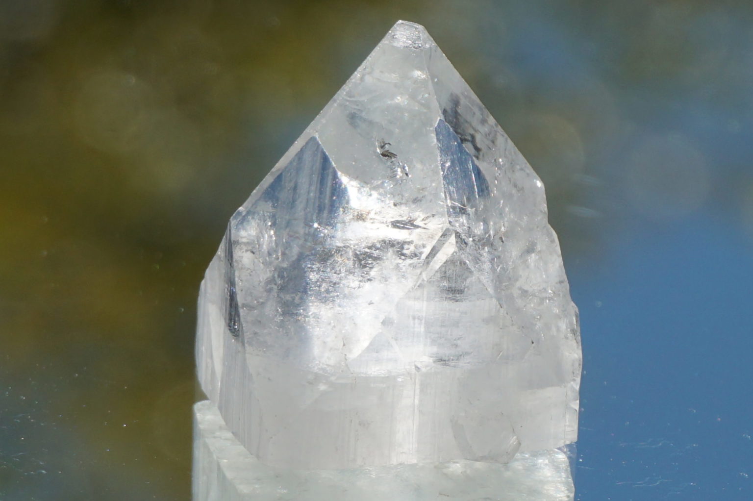 clear-apophyllite-top-point08