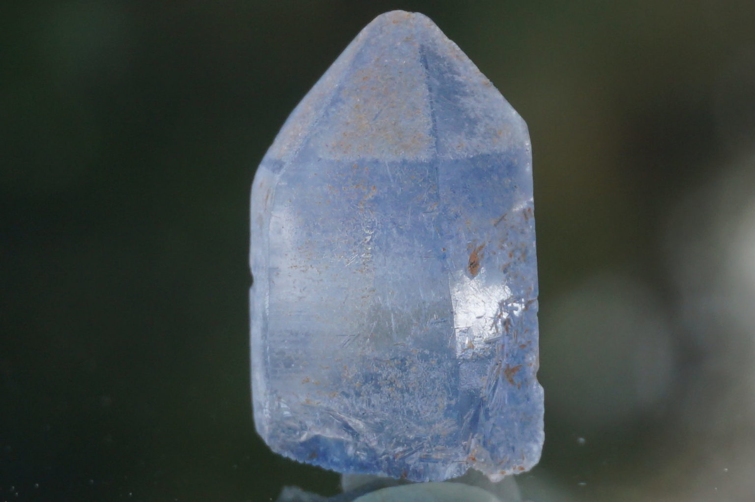 dumortierite-in-quartz20
