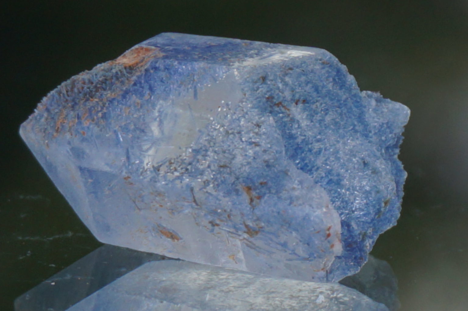dumortierite-in-quartz20