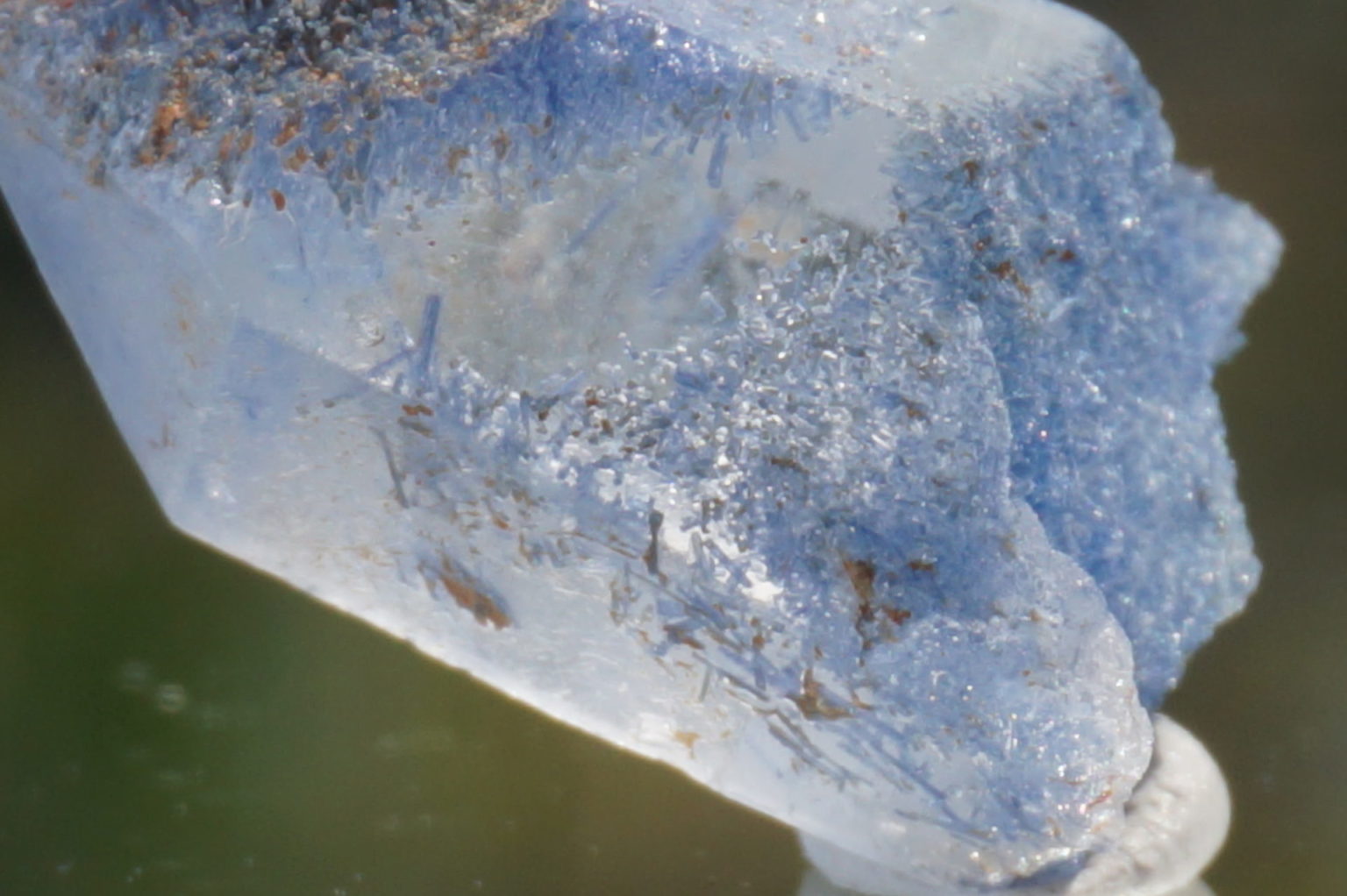 dumortierite-in-quartz20