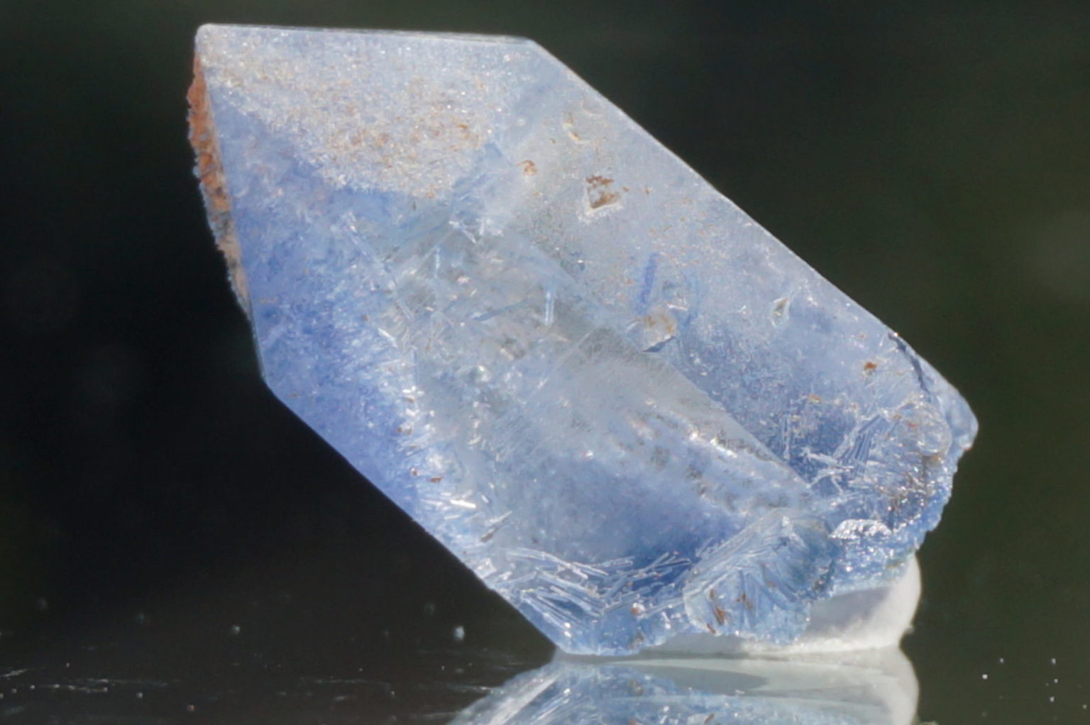 dumortierite-in-quartz20