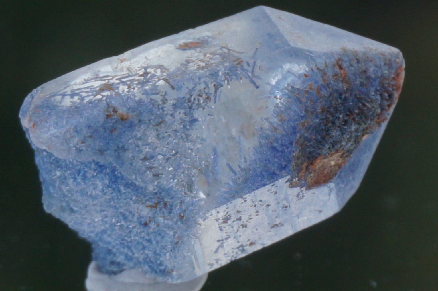 dumortierite-in-quartz20